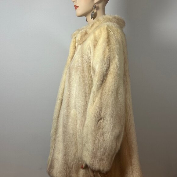 Vintage Tourmaline Mink Jacket – Elegant Cream Hue - Picture 2 of 4